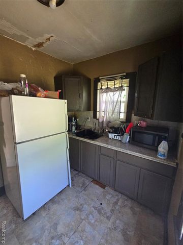 8245 Greenlawn Street, Detroit, MI 48204