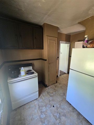 8245 Greenlawn Street, Detroit, MI 48204