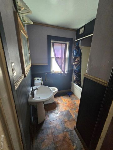 8245 Greenlawn Street, Detroit, MI 48204