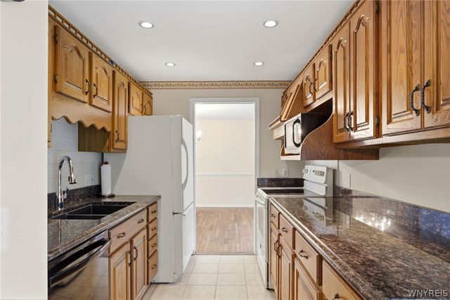 107 Sunrise Terrace, West Seneca, NY 14224