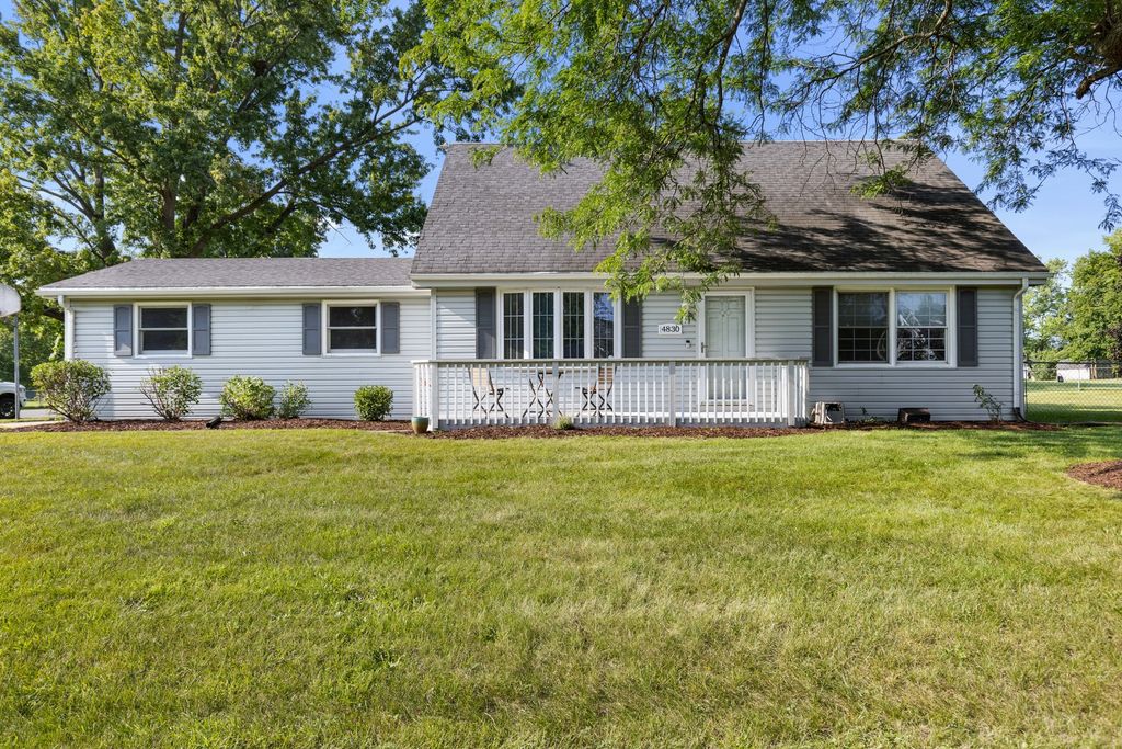 4830 Crown Point Circle, Roscoe, IL 61073