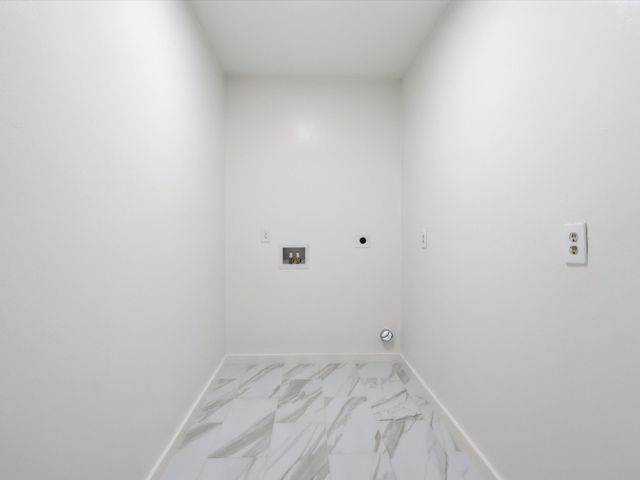 1112 Noble Avenue, Carrollton, TX 75006