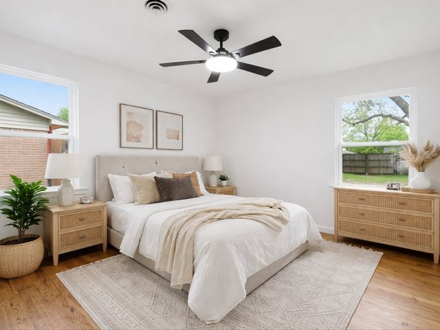 1112 Noble Avenue, Carrollton, TX 75006