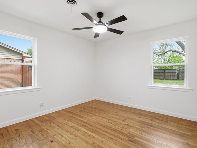 1112 Noble Avenue, Carrollton, TX 75006