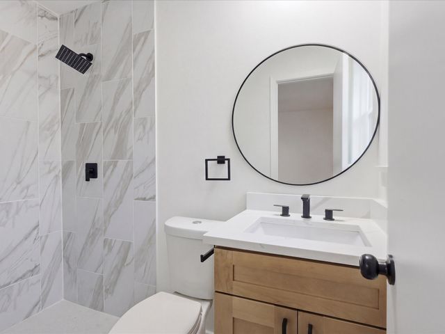 1112 Noble Avenue, Carrollton, TX 75006