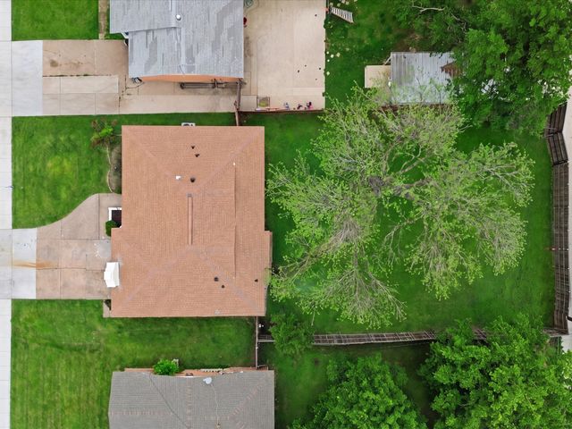 1112 Noble Avenue, Carrollton, TX 75006