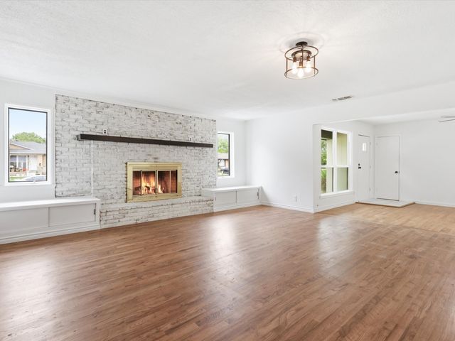 1112 Noble Avenue, Carrollton, TX 75006