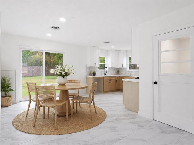 1112 Noble Avenue, Carrollton, TX 75006