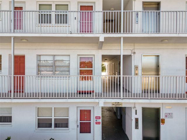 5728 14TH AVENUE N 205B, St Petersburg, FL 33710