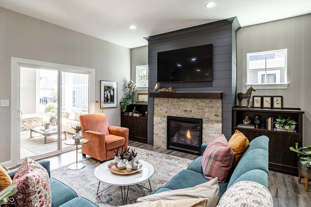 14943 Oak Hollow Lane W, Carmel, IN 46033