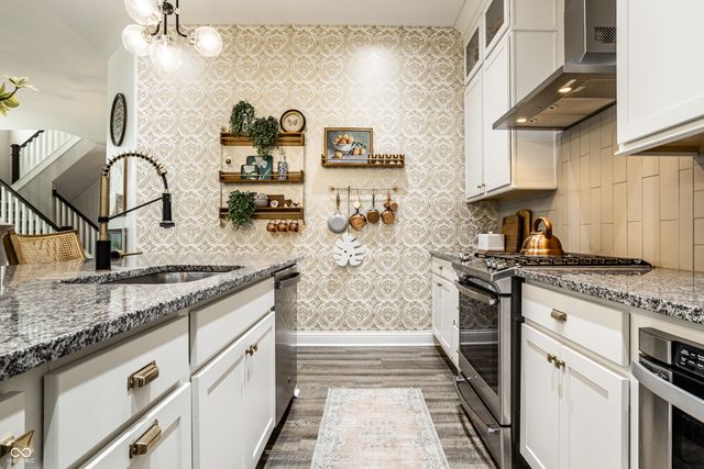 14943 Oak Hollow Lane W, Carmel, IN 46033