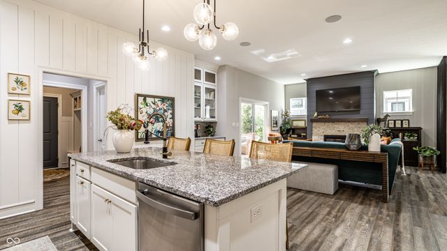 14943 Oak Hollow Lane W, Carmel, IN 46033