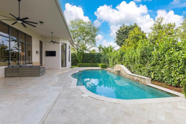 7140 SW 70th Ave, Miami, FL 33143