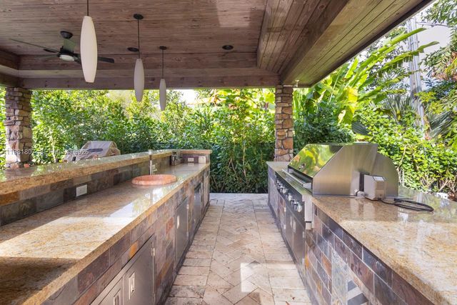 7140 SW 70th Ave, Miami, FL 33143