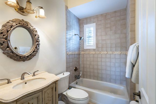 7140 SW 70th Ave, Miami, FL 33143