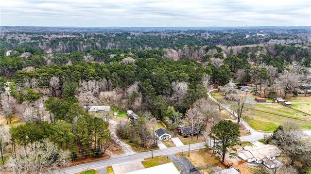 5304 Groovers Landing SE Road, Acworth, GA 30101