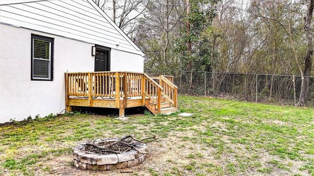 5304 Groovers Landing SE Road, Acworth, GA 30101