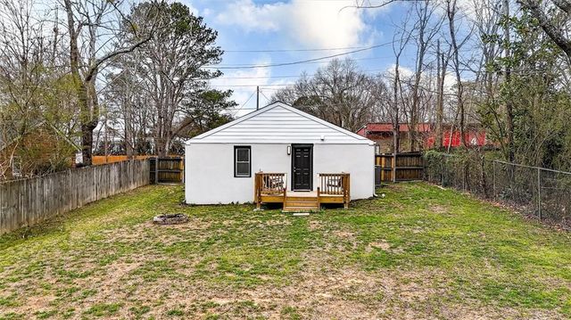 5304 Groovers Landing SE Road, Acworth, GA 30101