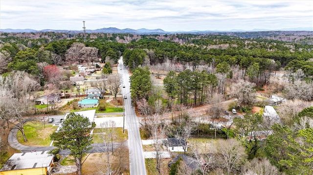 5304 Groovers Landing SE Road, Acworth, GA 30101