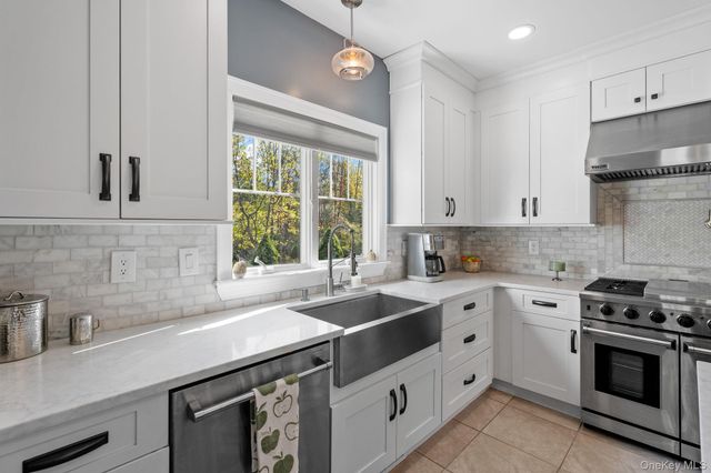 42 Colonial Avenue, Warwick, NY 10990