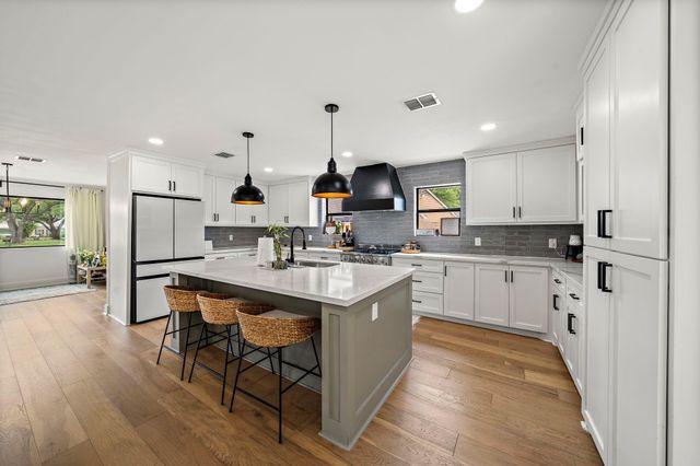 1902 Knoboak Circle, Houston, TX 77080