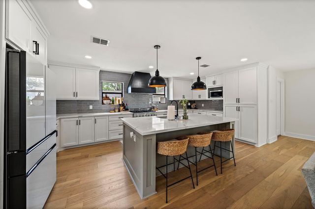 1902 Knoboak Circle, Houston, TX 77080