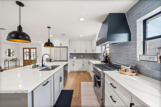 1902 Knoboak Circle, Houston, TX 77080