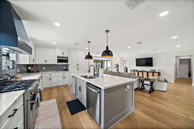 1902 Knoboak Circle, Houston, TX 77080