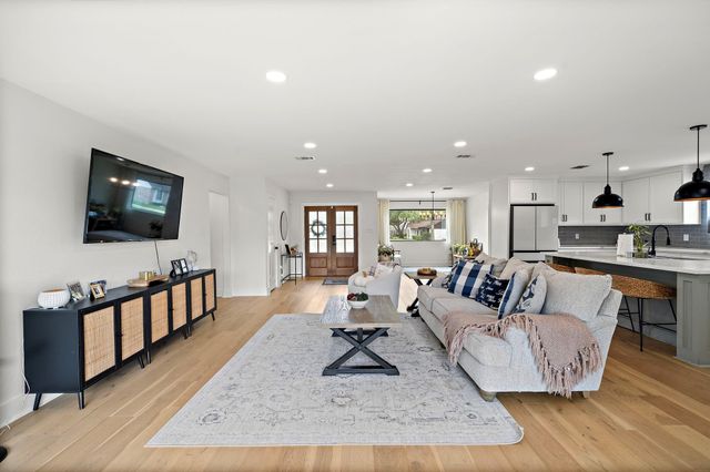 1902 Knoboak Circle, Houston, TX 77080