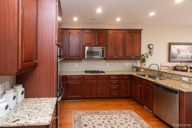 45042 Broadmoor Circle, Northville, MI 48168