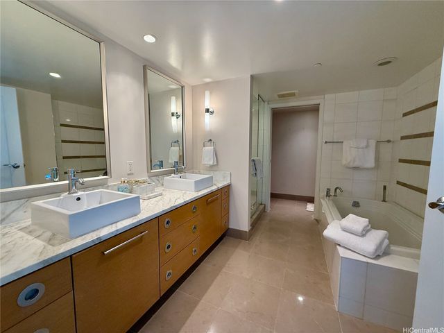 1177 Queen Street 3501, Honolulu, HI 96814