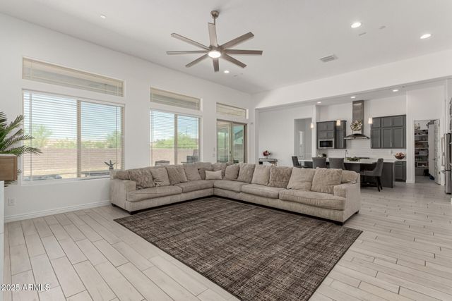 3816 W White Feather Lane, Phoenix, AZ 85083