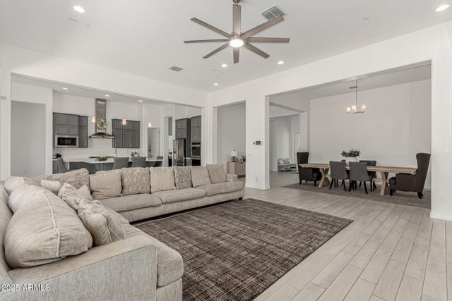 3816 W White Feather Lane, Phoenix, AZ 85083