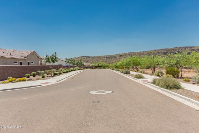 3816 W White Feather Lane, Phoenix, AZ 85083