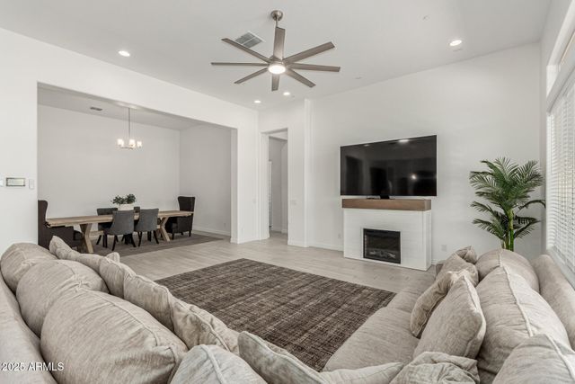 3816 W White Feather Lane, Phoenix, AZ 85083