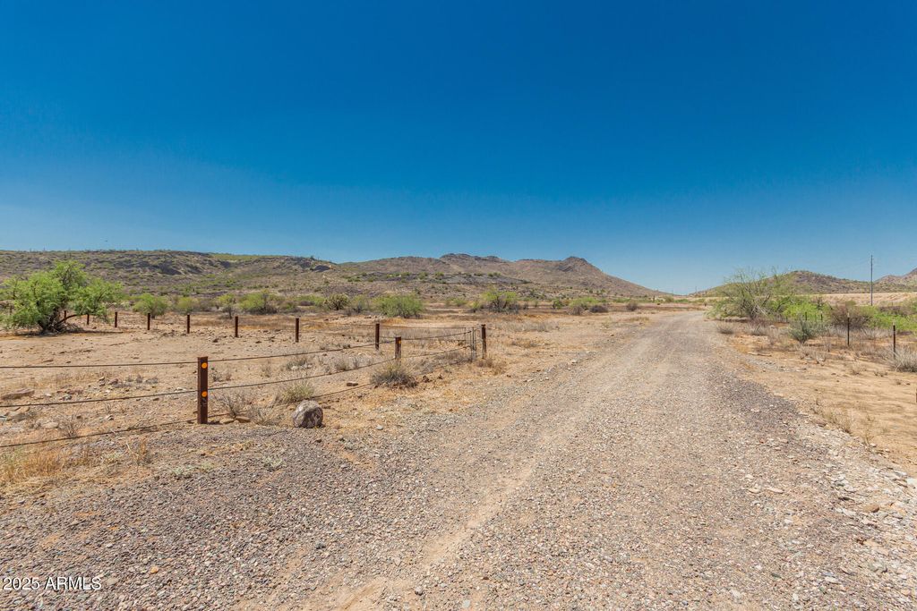 3816 W White Feather Lane, Phoenix, AZ 85083