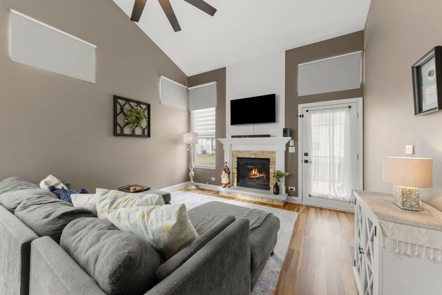 907 Bluebell Circle, Joliet, IL 60431