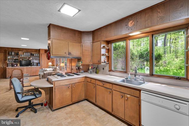 40 DEVON DR, Reading, PA 19606