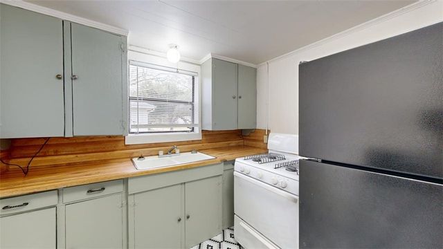 303 Montclair Avenue, College Station, TX 77840