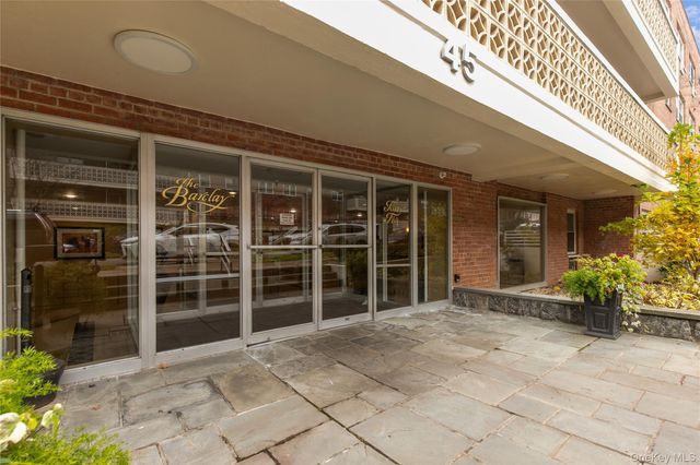 45 HILLPARK Avenue 2L, Great Neck, NY 11021