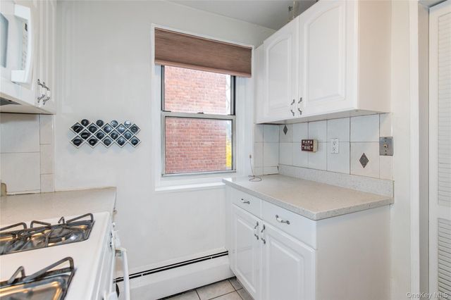 45 HILLPARK Avenue 2L, Great Neck, NY 11021