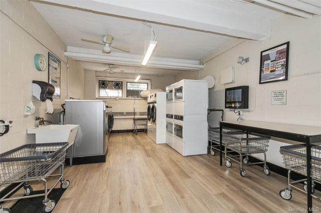 45 HILLPARK Avenue 2L, Great Neck, NY 11021