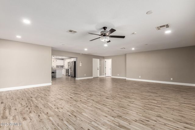 4410 W PORT AU PRINCE Lane, Glendale, AZ 85306