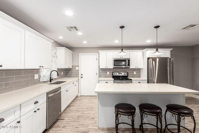 4410 W PORT AU PRINCE Lane, Glendale, AZ 85306