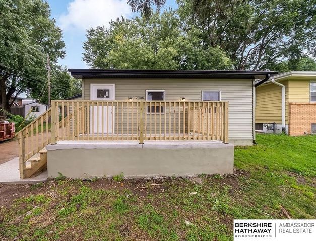 7306 S 28 Street, Bellevue, NE 68147