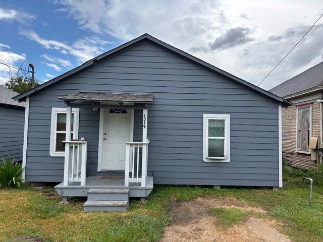 1315-1319 Austin Street, Bay City, TX 77414