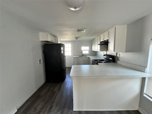 1315-1319 Austin Street, Bay City, TX 77414