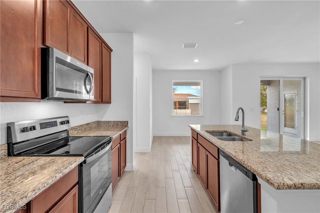 1727 NW 24th PL, Cape Coral, FL 33993