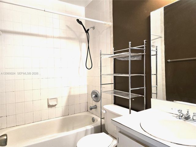 900 SW 104th Ct B-206, Miami, FL 33174