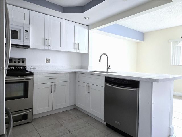 900 SW 104th Ct B-206, Miami, FL 33174
